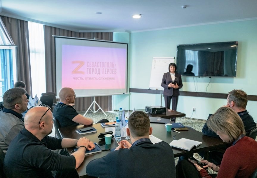 Участники программы «Севастополь — город героев» знакомятся с законотворческой деятельностью