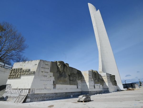 obelisk1
