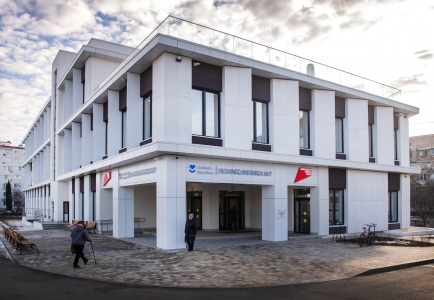 Михаил Развожаев оценил работу новой поликлиники на улице Тараса Шевченко