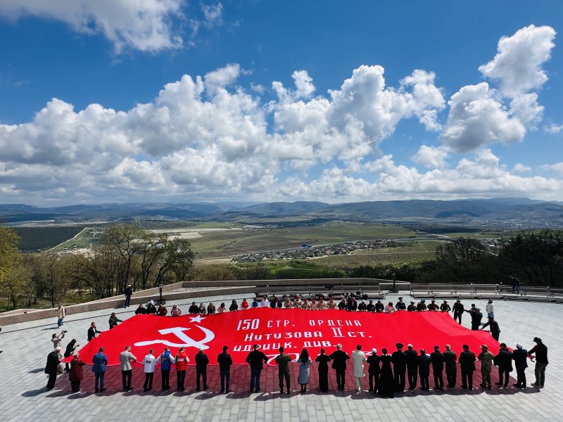 Акция «Знамя Победы» с участием делегации из Дагестана завершилась в Севастополе