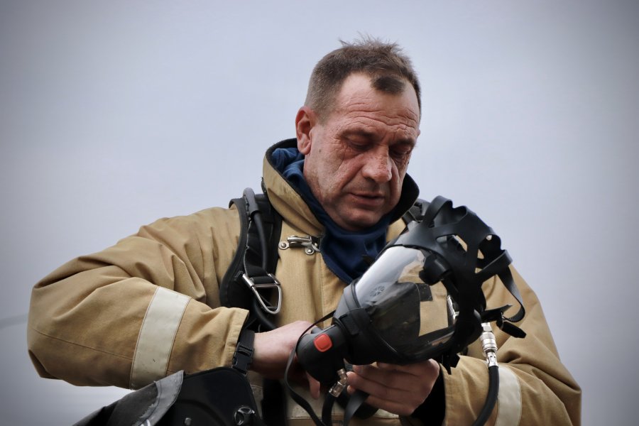 В Севастополе создана новая газодымозащитная служба: теперь пожарные могут работать даже в непригодной для дыхания среде