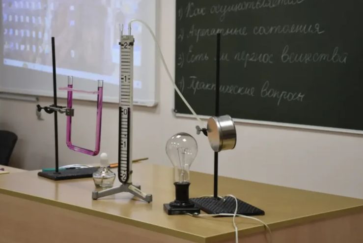 Оснащение кабинетов физики обновили в школах Севастополя
