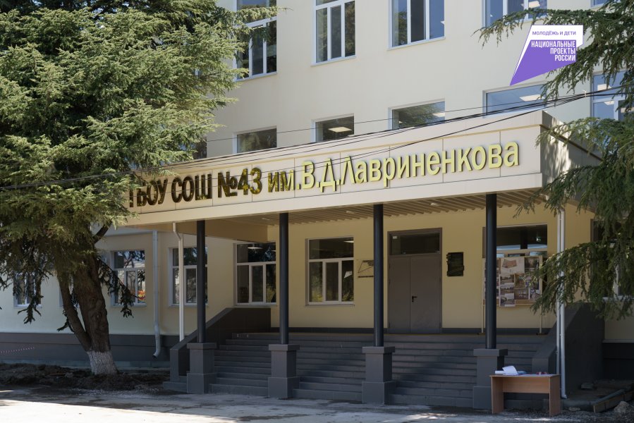 Михаил Развожаев проинспектировал ход капитального ремонта школы № 43