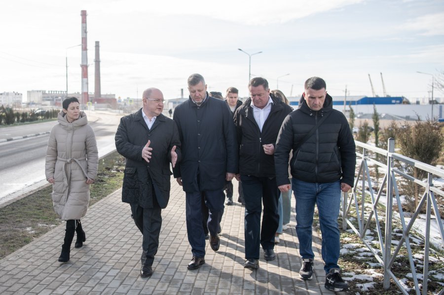 Михаил Развожаев дал ряд поручений по итогам осмотра Античного проспекта